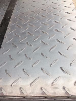 Q235 Ms صفيحة الصلب الماسية صفيحة الصلب الكربوني الخفيف صفيحة الصلب الهيكلي Ms صفيحة الصلب الرقمي